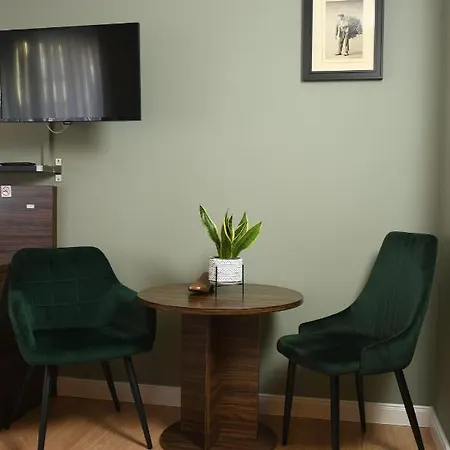 ホテル Landhotel Wolfschlugen