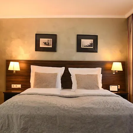 Landhotel 호텔 3*