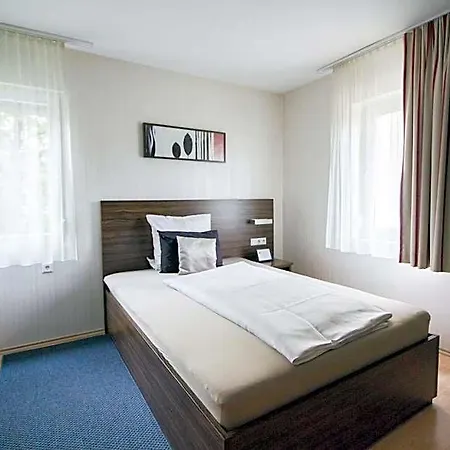 Landhotel 호텔 3*
