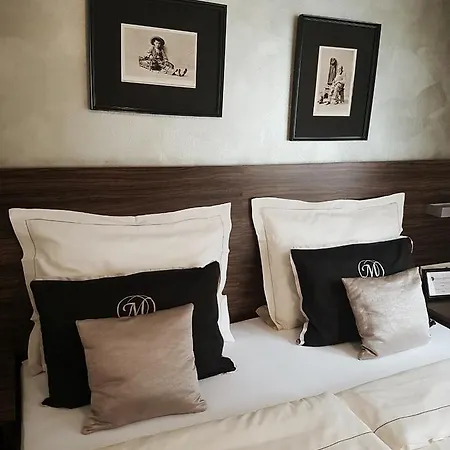 Landhotel 호텔 3*