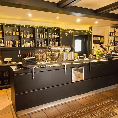 Landhotel ホテル Wolfschlugen