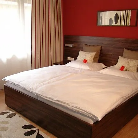 Landhotel فندق